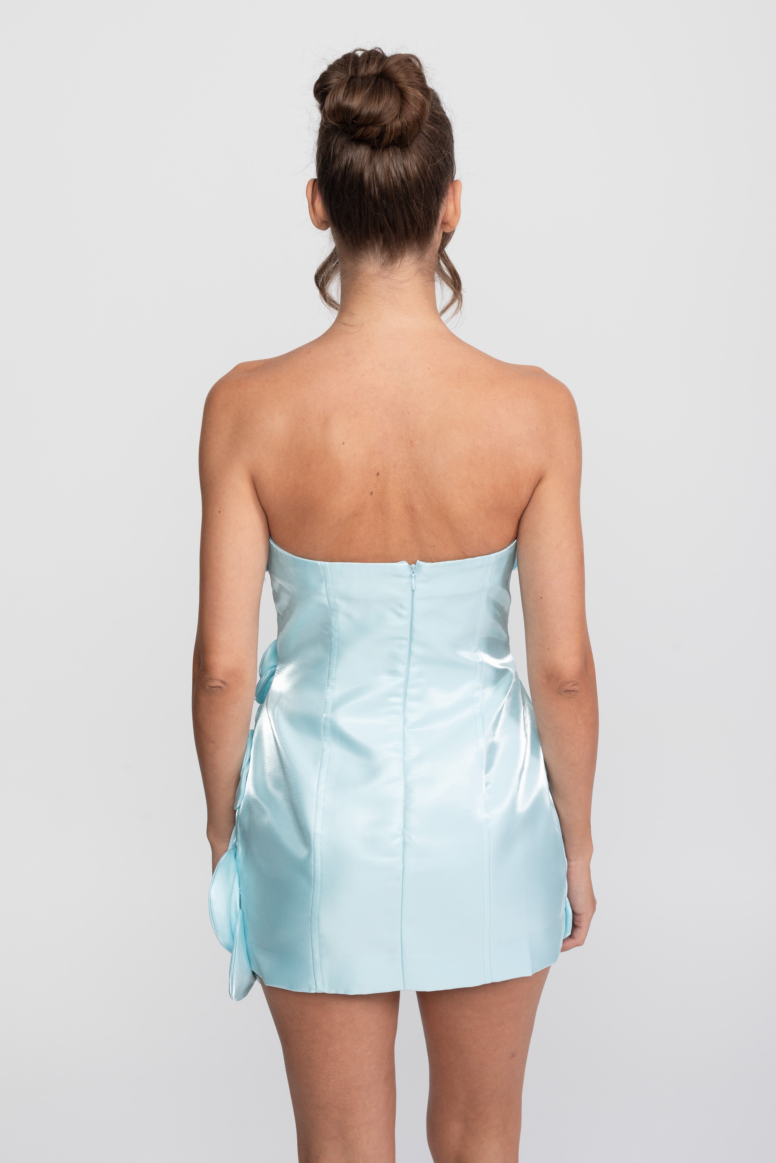 Mini abito corsetto senza spalline in raso con applicazioni floreali 3D - Light Blue 