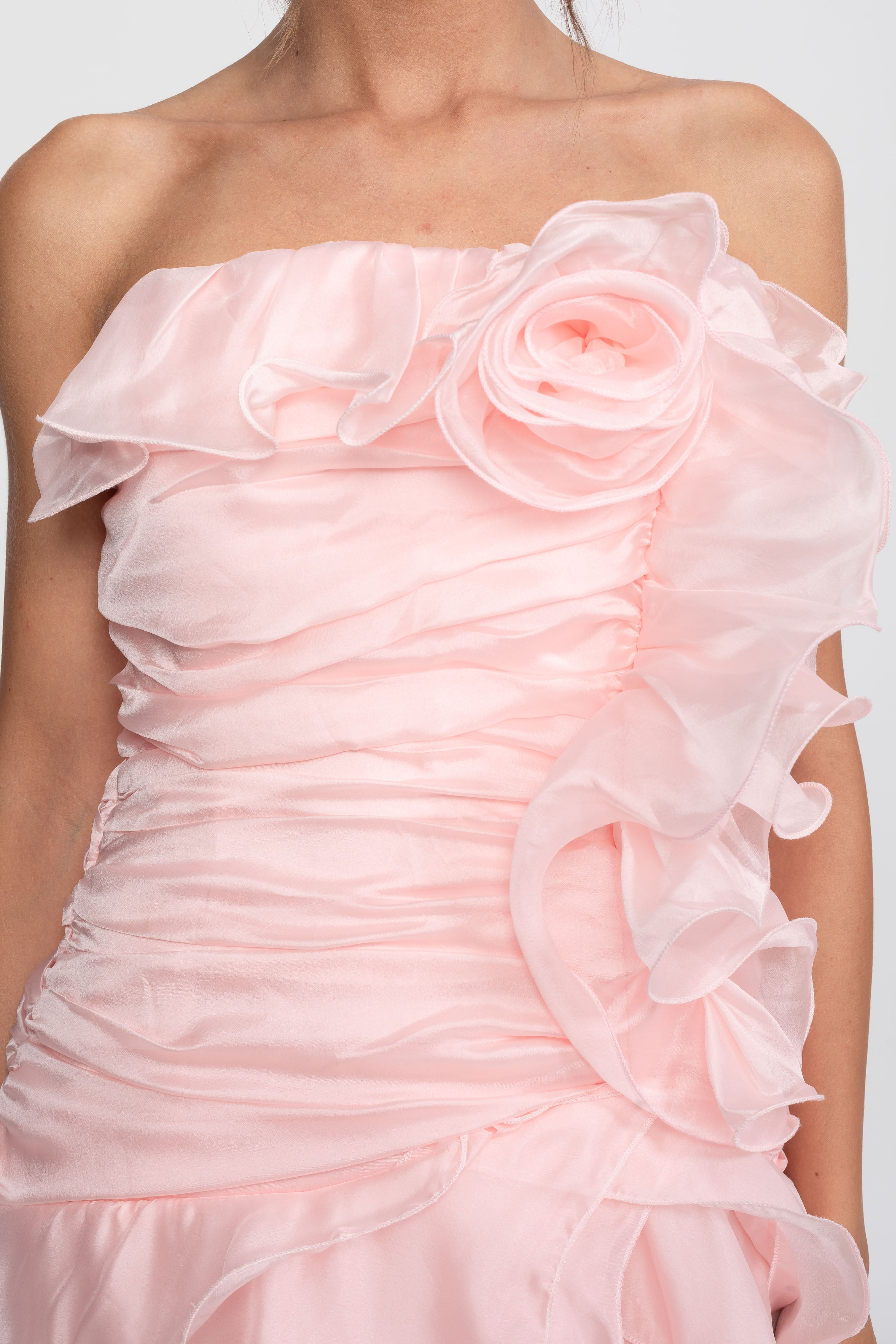 Abito senza spalline con rosette e petali, con decorazioni floreali 3D - Rosa 