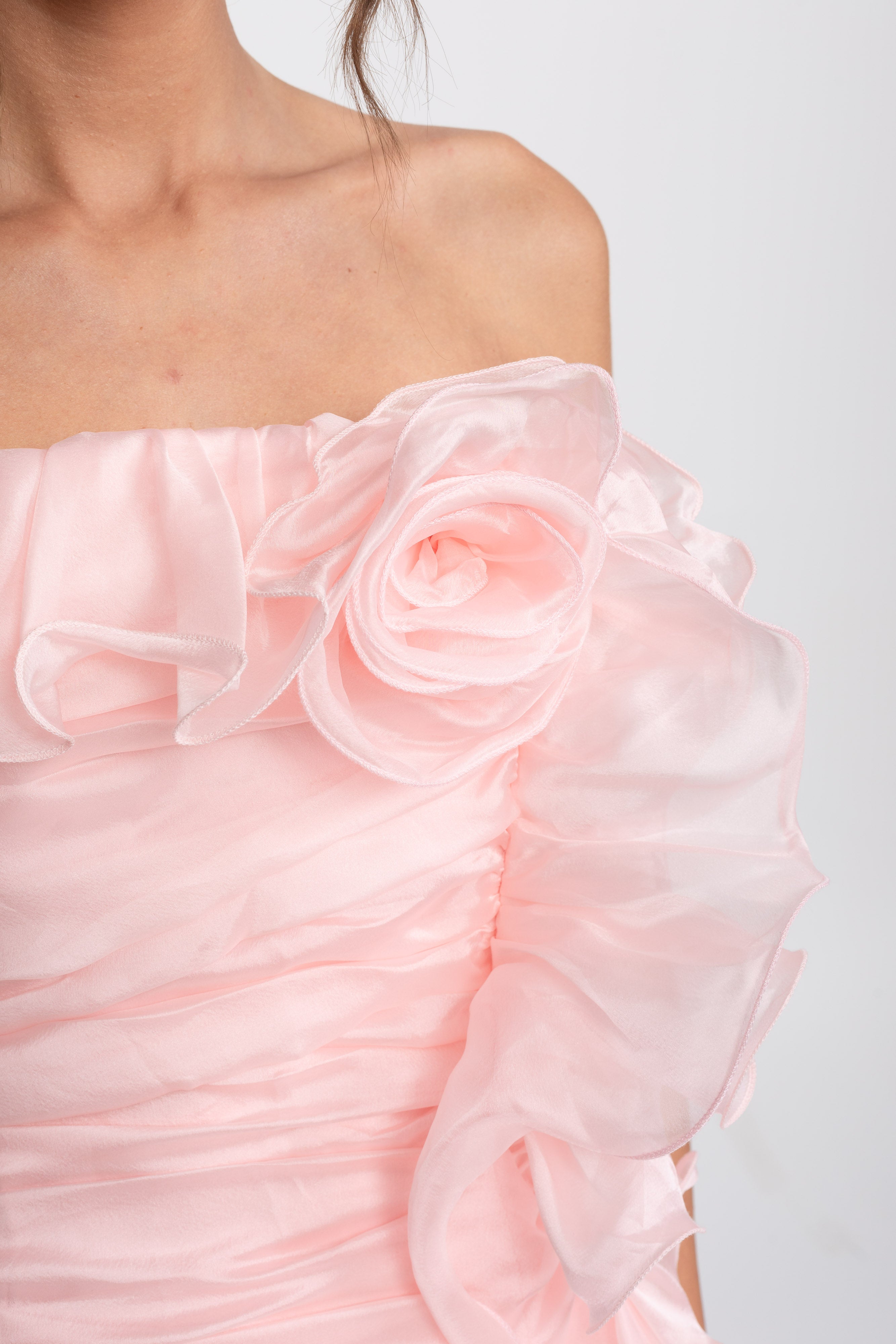Abito senza spalline con rosette e petali, con decorazioni floreali 3D - Rosa 
