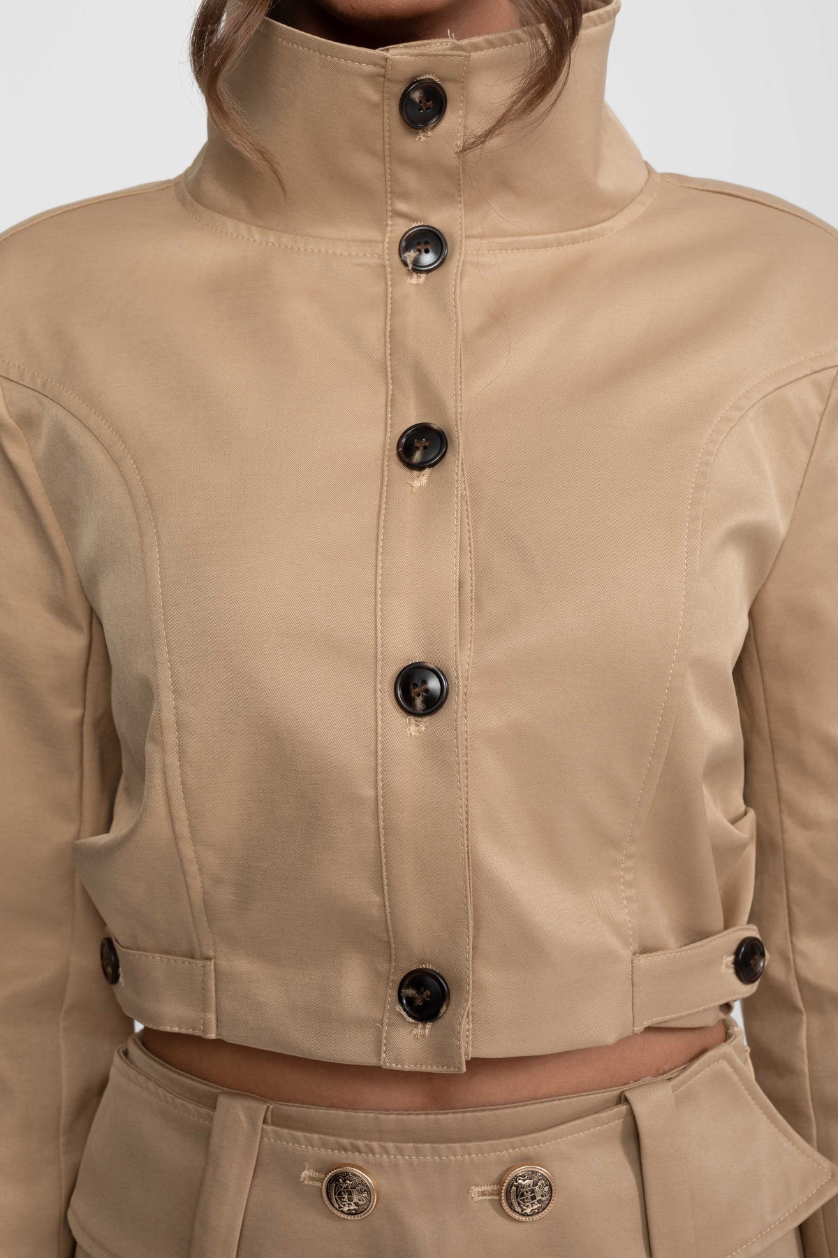 Completo coordinato con giacca cropped doppiopetto e minigonna - Khaki 