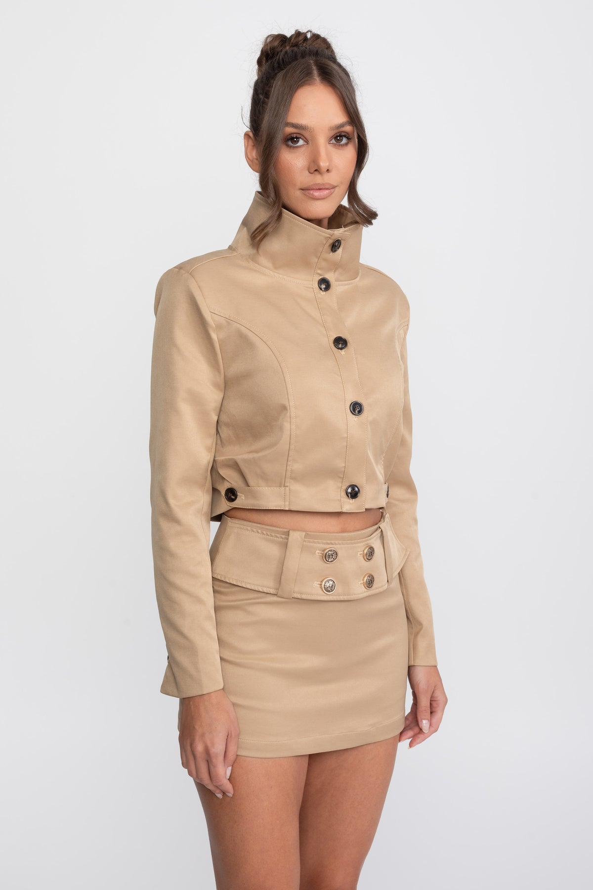 Completo coordinato con giacca cropped doppiopetto e minigonna - Khaki 