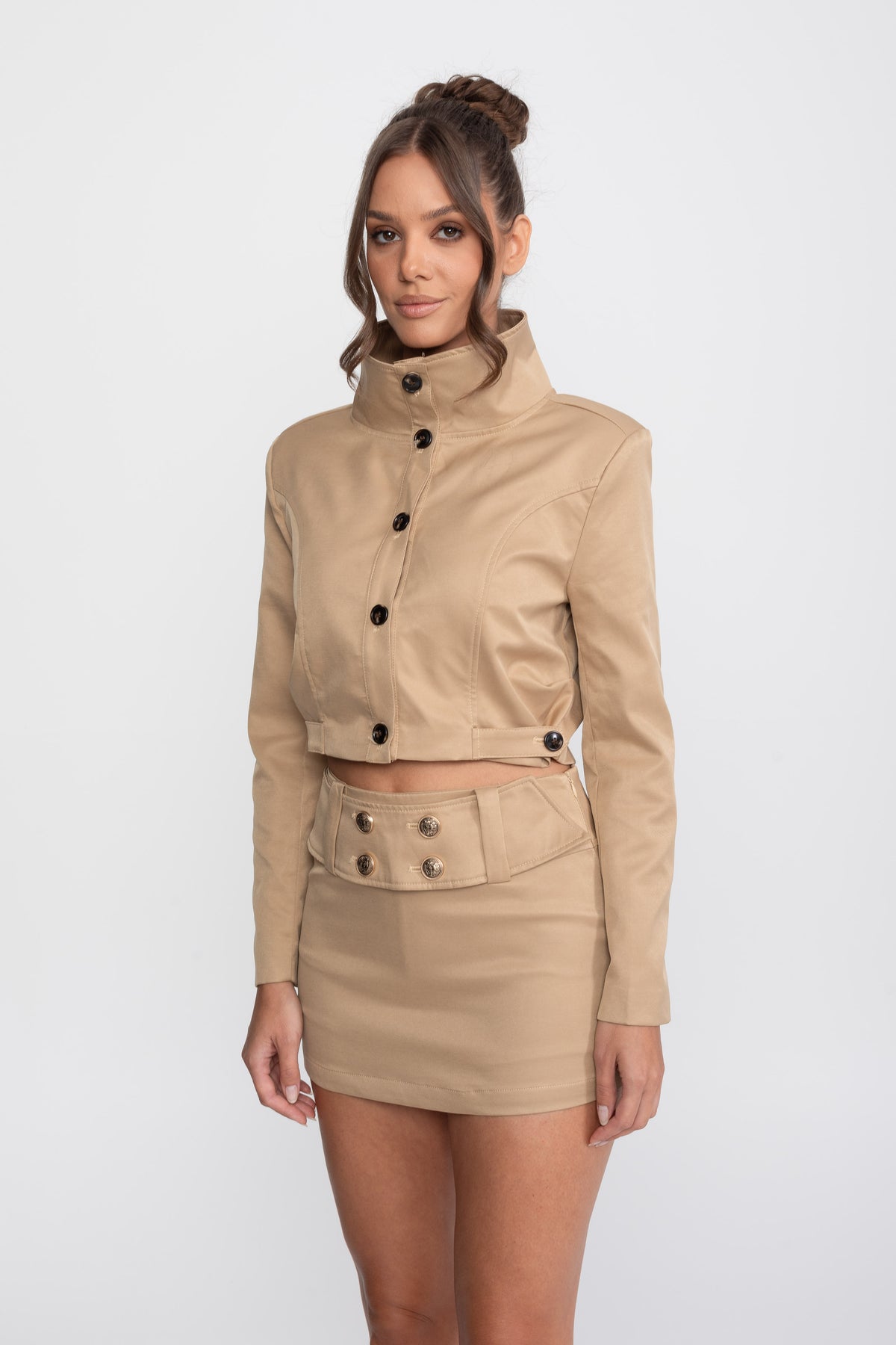 Completo coordinato con giacca cropped doppiopetto e minigonna - Khaki 