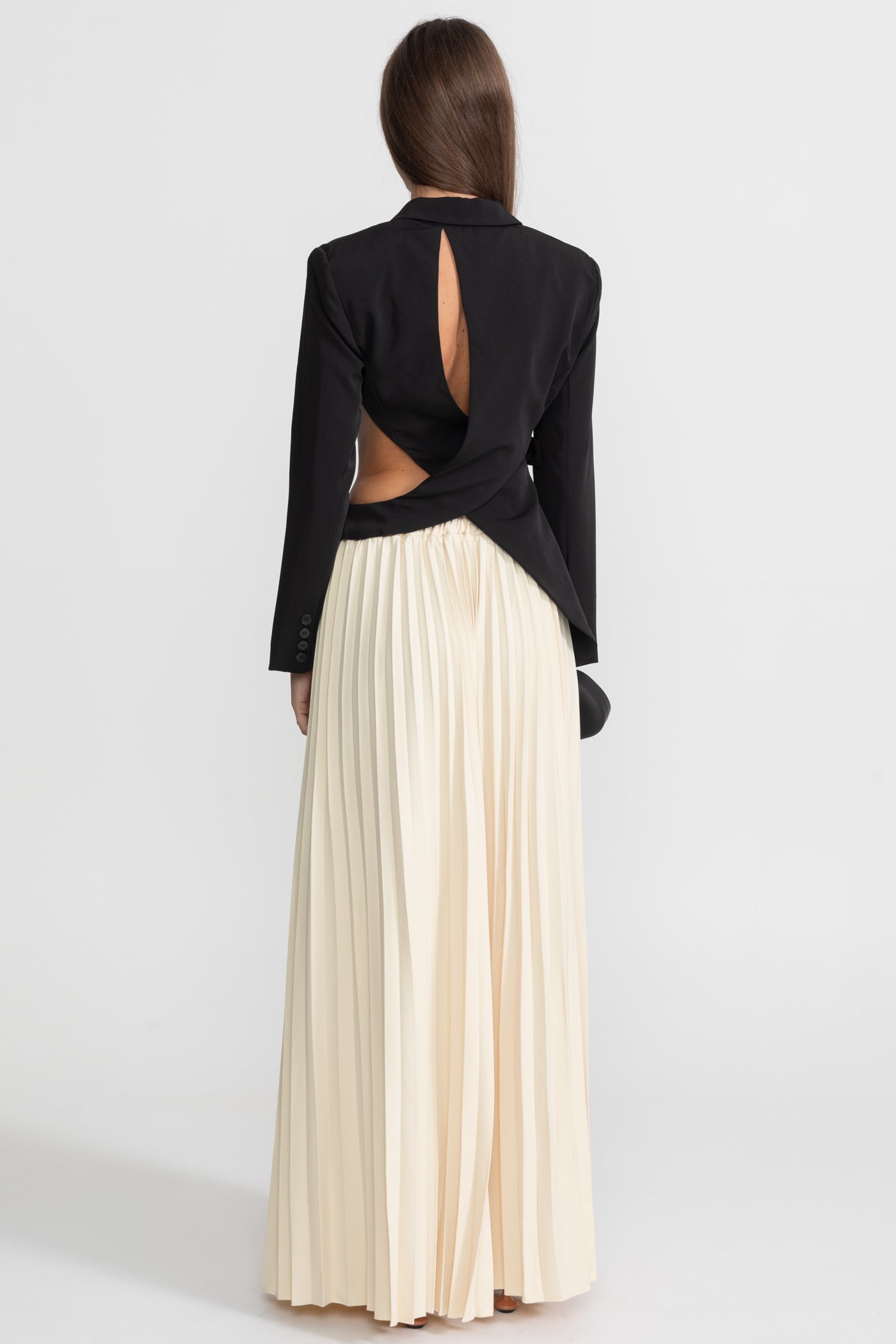 Blazer asimmetrico con dettaglio cut-out e cintura - Nero 