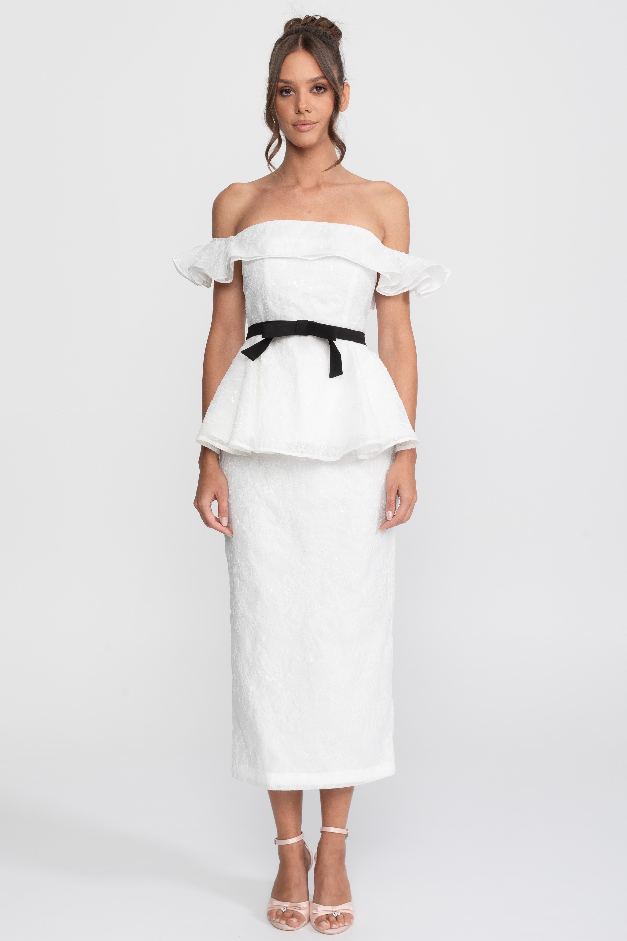 Set Top e Gonna Peplum con Spalle Scoperte e Cintura in Nastro Nero - Bianco 
