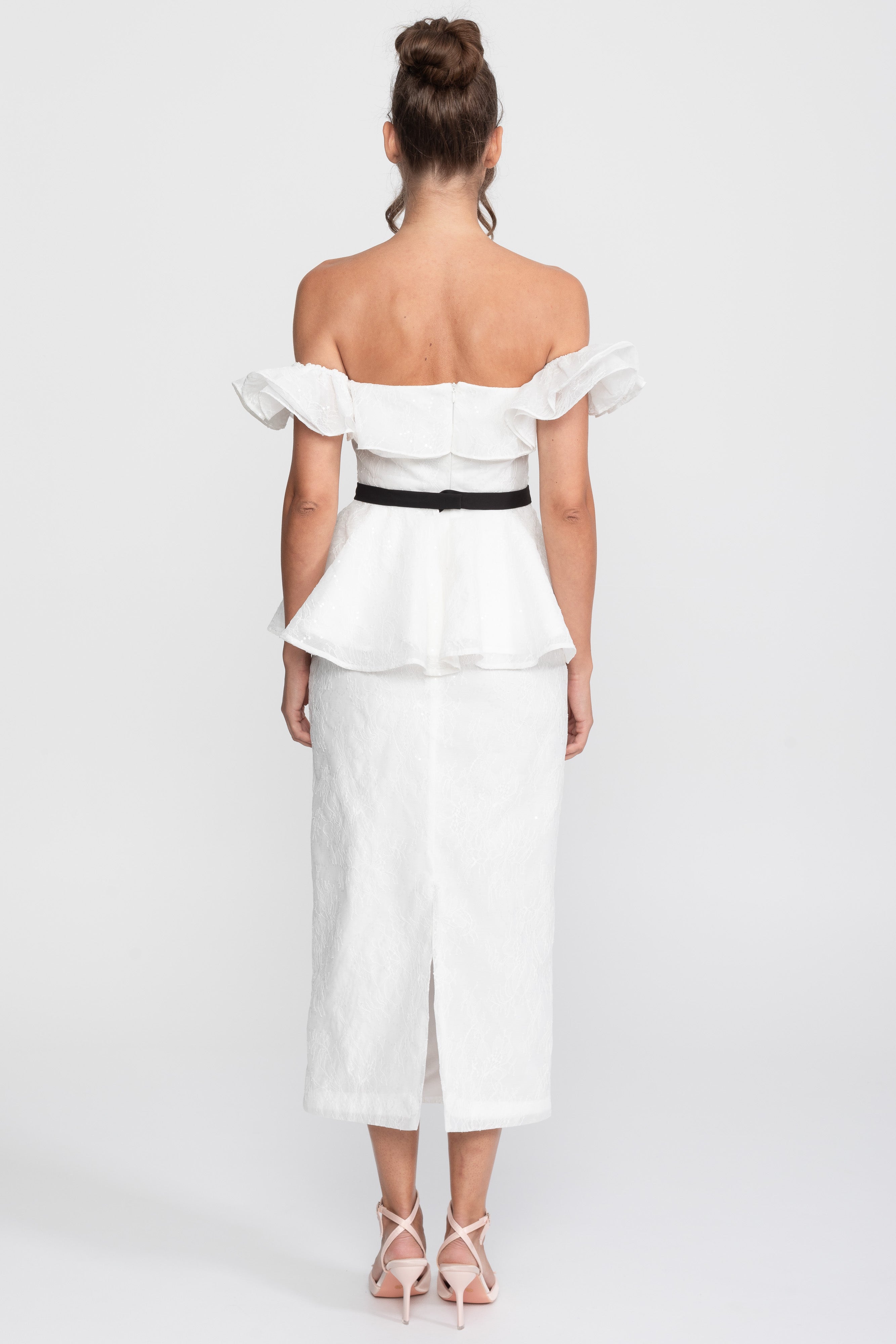 Set Top e Gonna Peplum con Spalle Scoperte e Cintura in Nastro Nero - Bianco 
