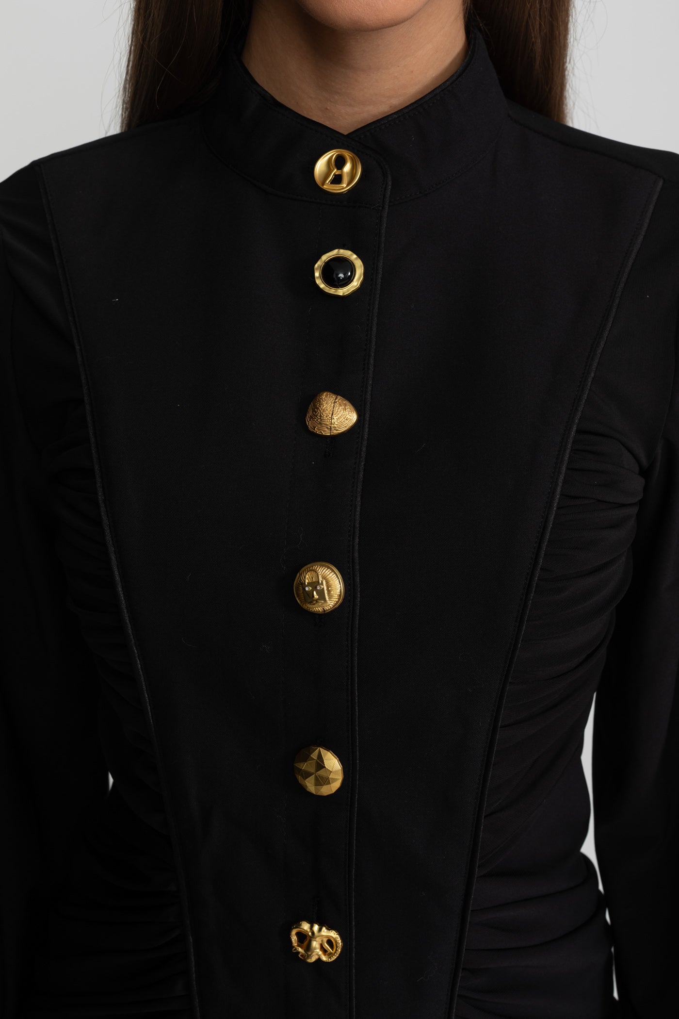 Abito maxi drappeggiato con bottoni dorati statement - Nero 