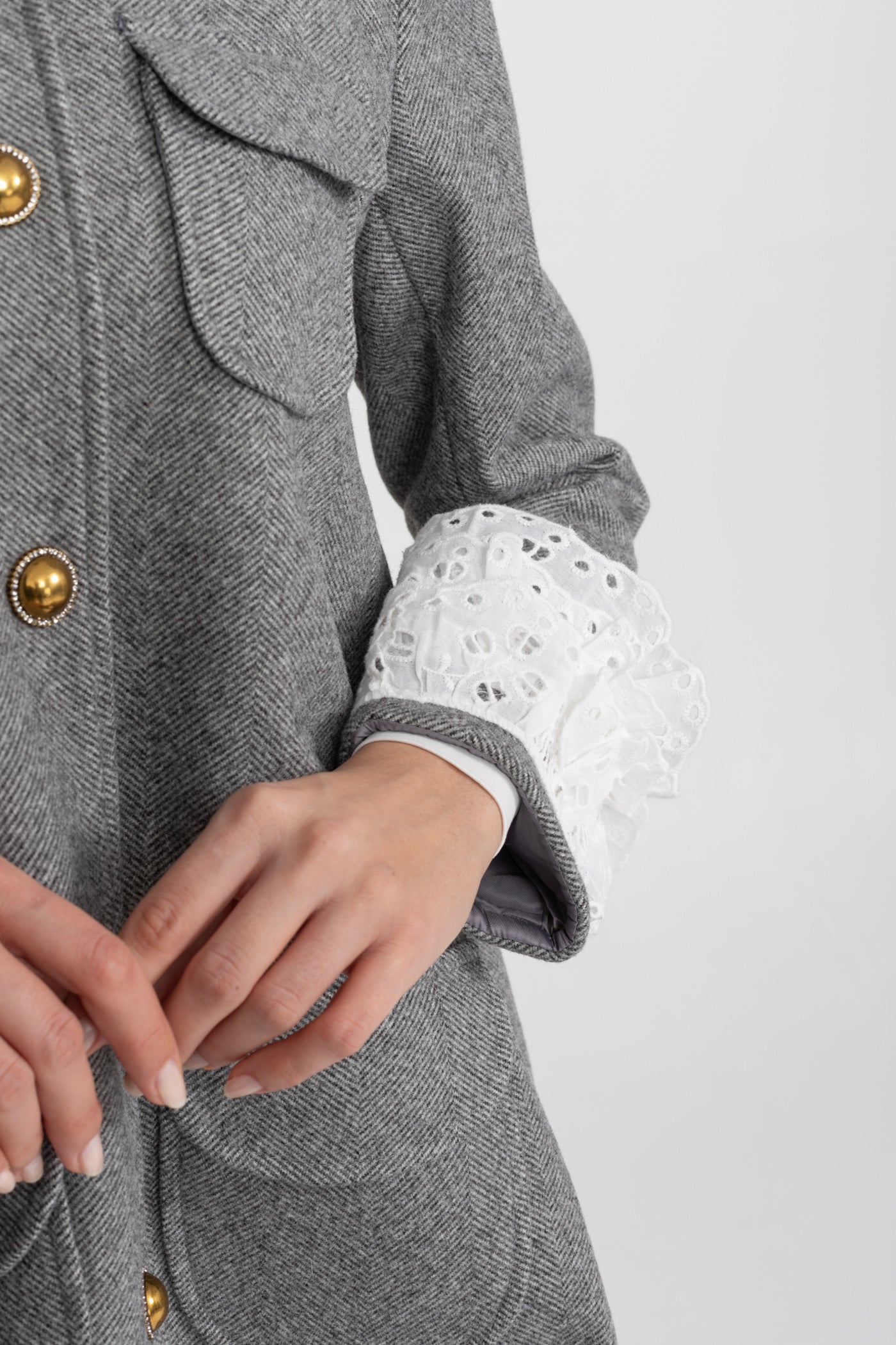 Cappotto Mini con Colletto in Pizzo Decorato con Perle – Grigio 