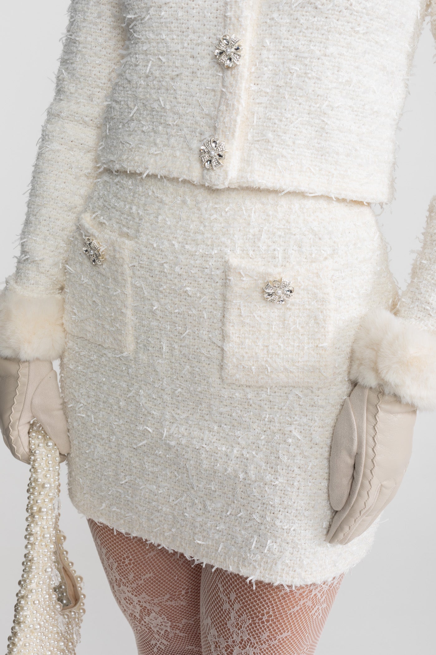 Minigonna in tweed con bottoni di cristallo - Bianco 