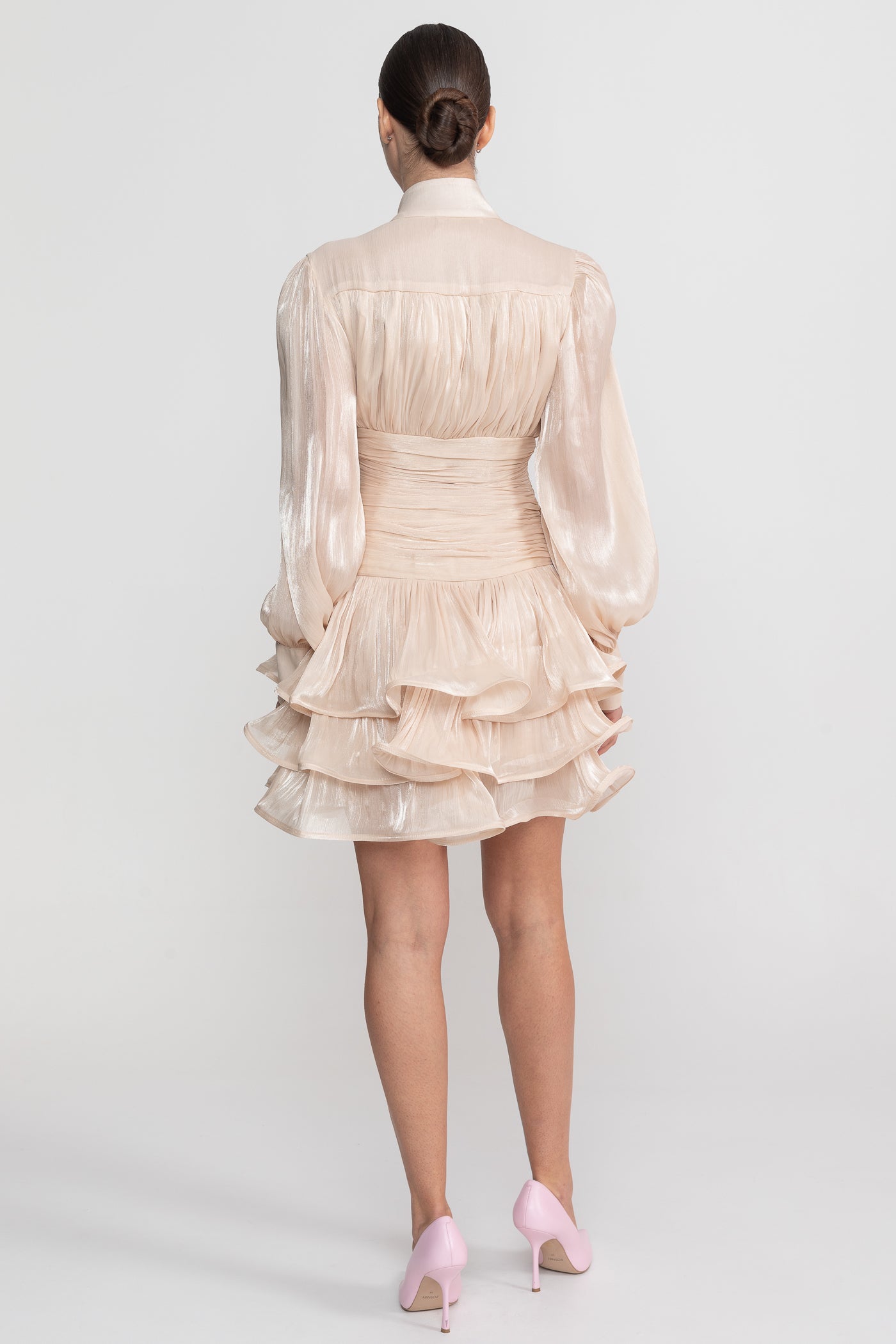 Abito Mini Drappeggiato a Maniche Lunghe con Gonna a Balze a Strati - Champagne 