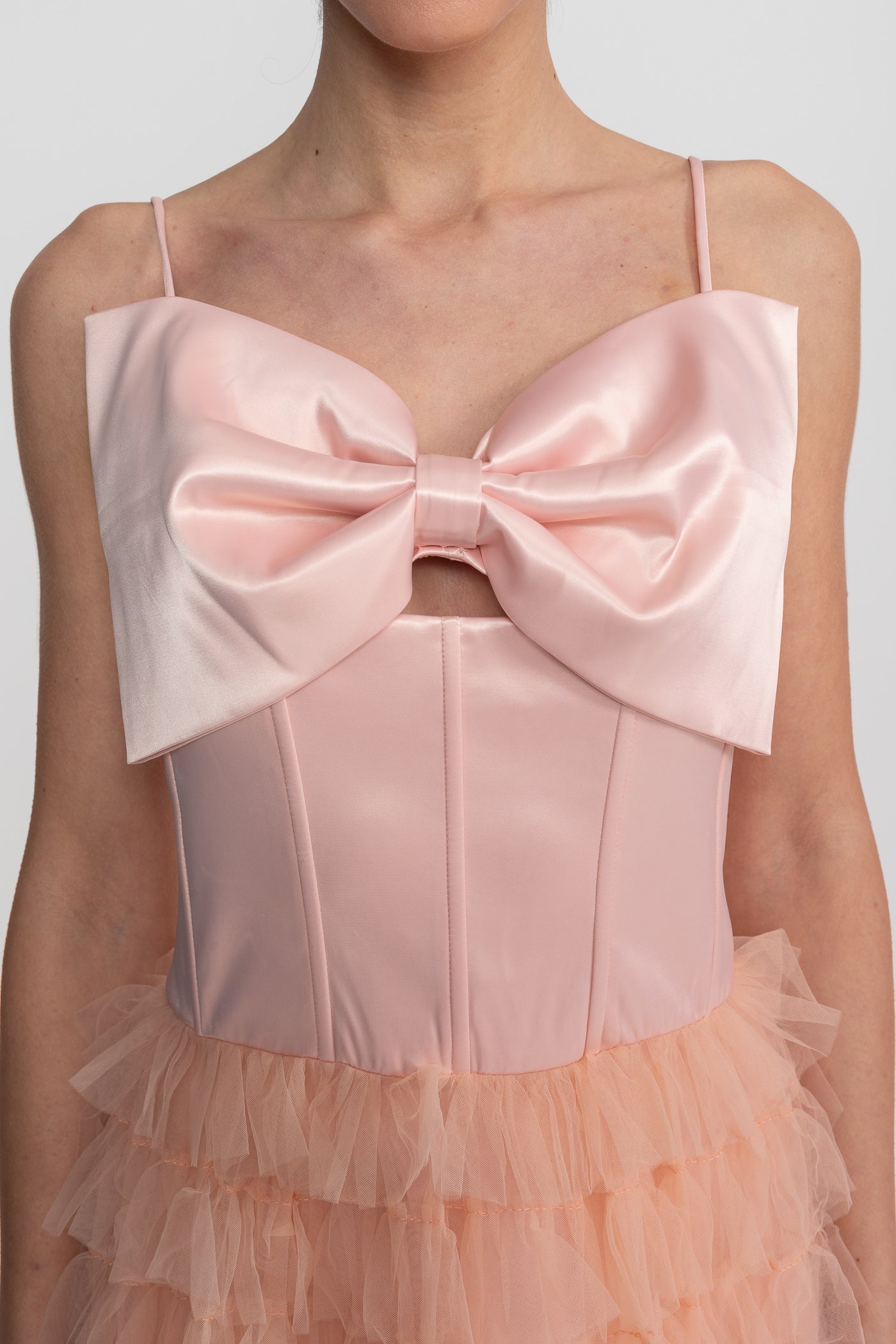 Abito lungo maxi con spalline a fiocco in raso e gonna a balze in tulle - Rosa cipria 