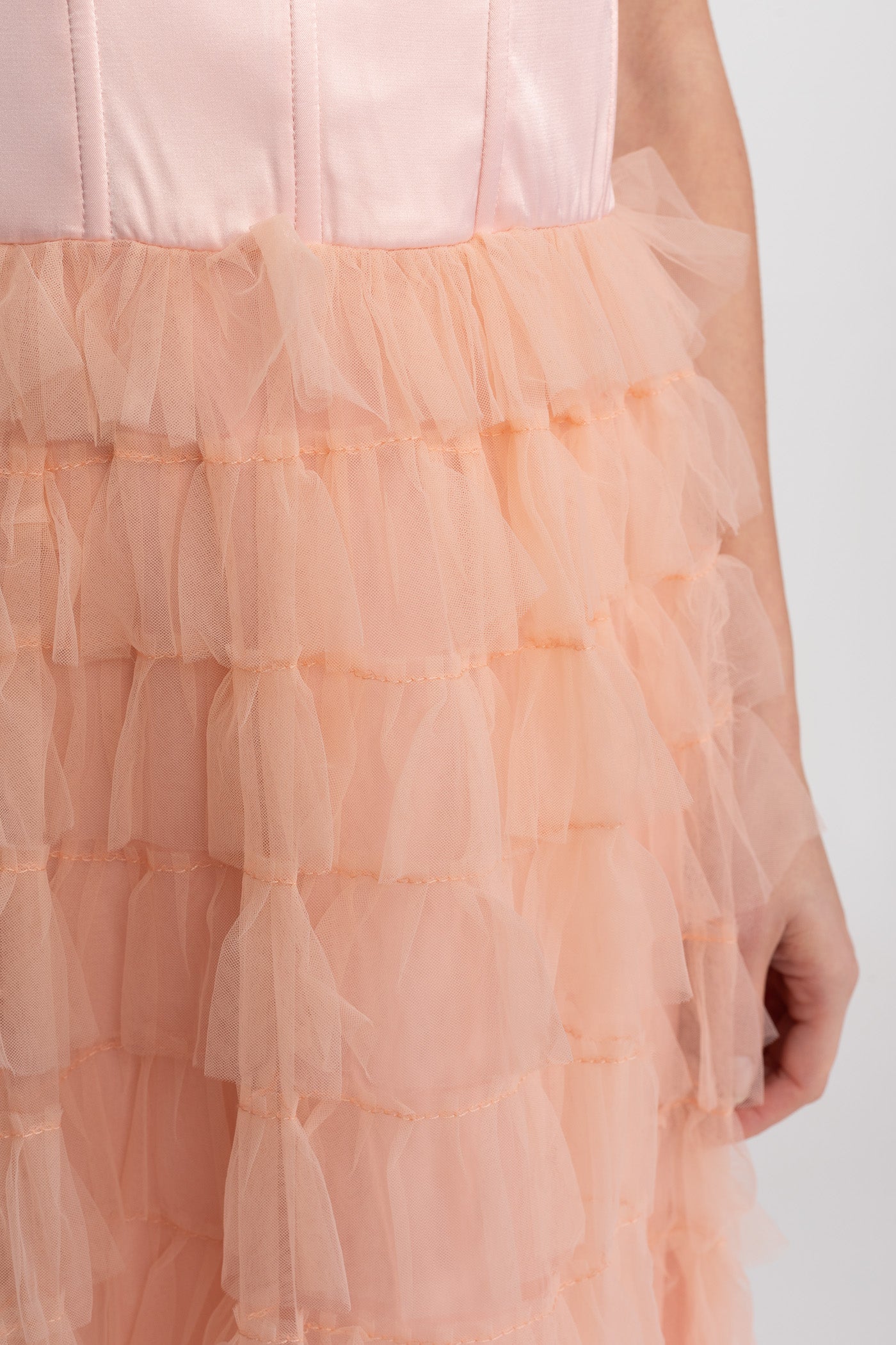 Abito lungo maxi con spalline a fiocco in raso e gonna a balze in tulle - Rosa cipria 