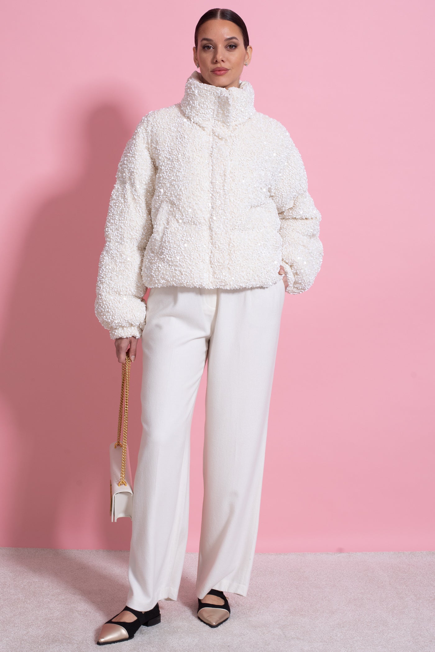 Giacca imbottita con paillettes e collo alto a imbuto – Bianco 
