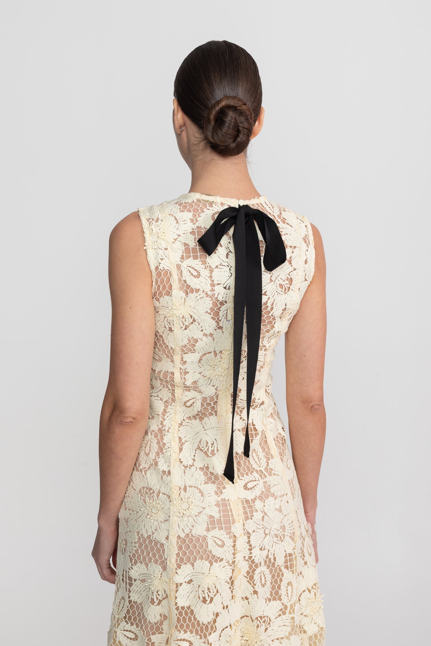 Abito Midi Senza Maniche in Pizzo con Scollo Rotondo e Orlo Smerlato - Giallo 