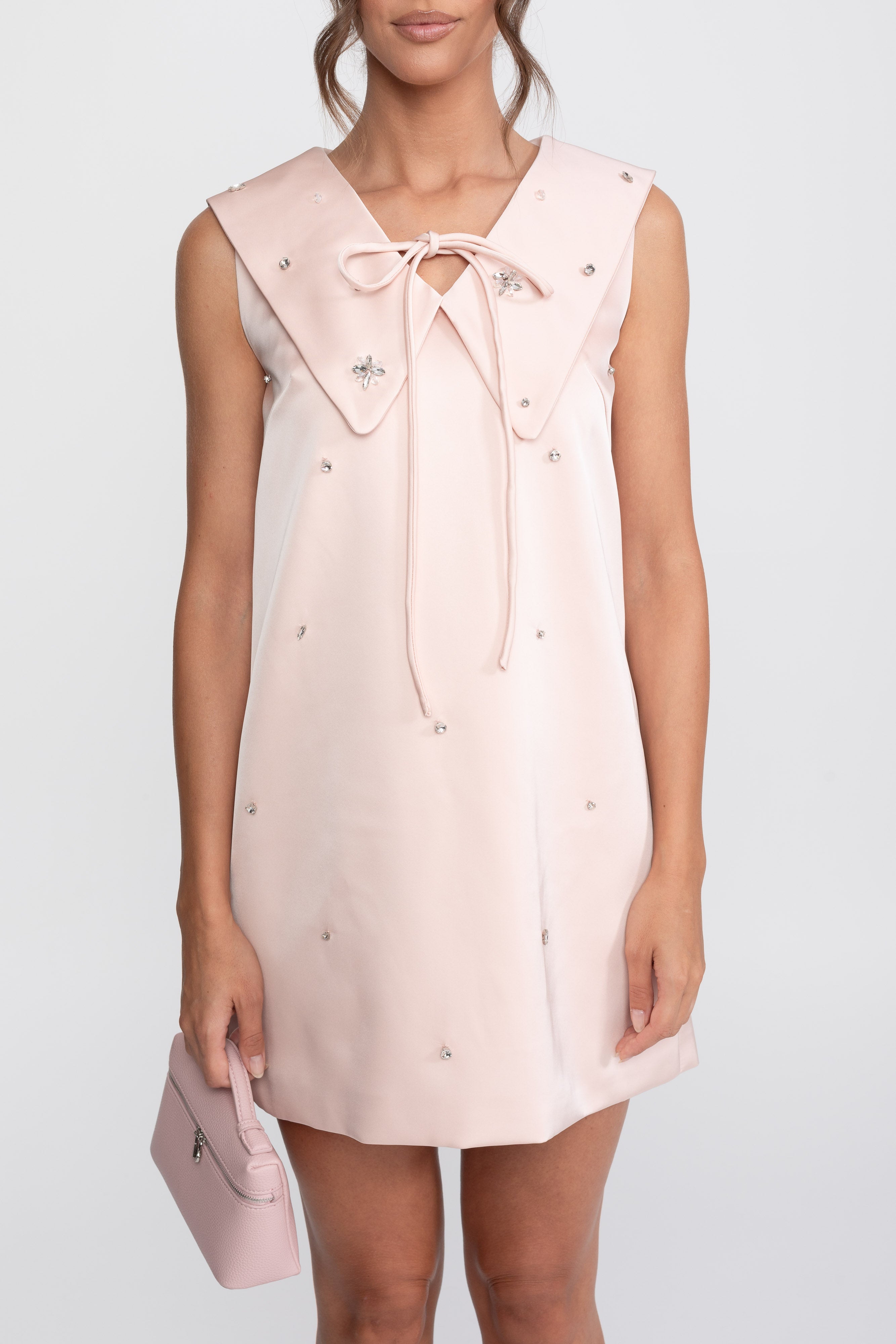 Mini abito in satin con colletto da marinaio e collo annodato - Rosa 