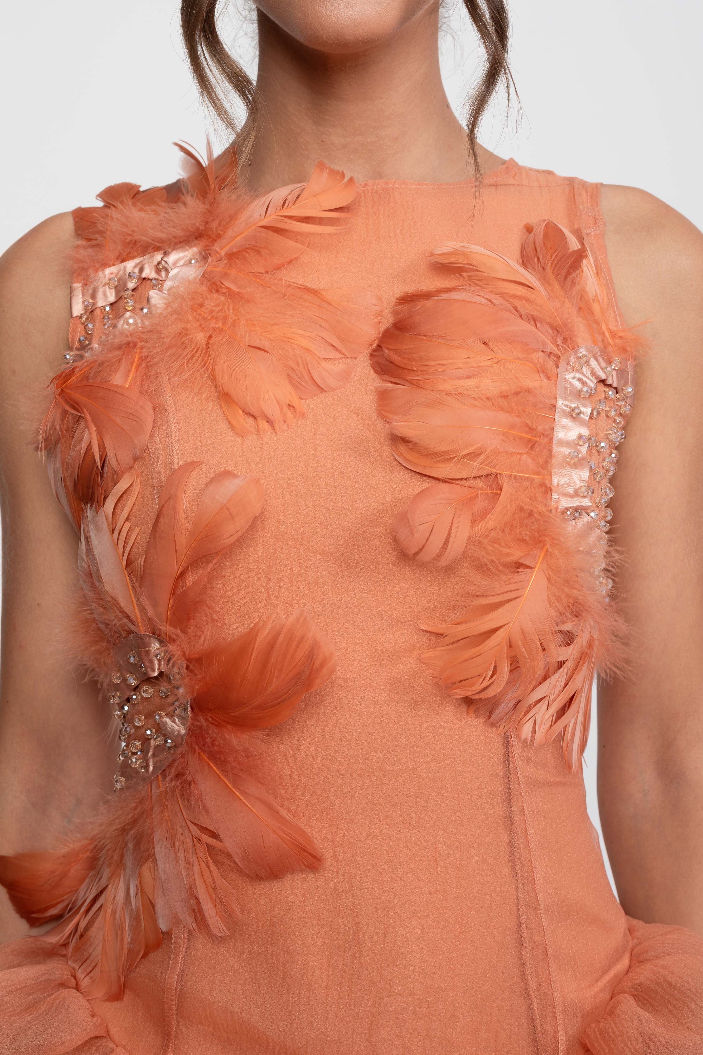 Abito mini peplum con applicazioni di piume 3D e perline di cristallo - Arancione 