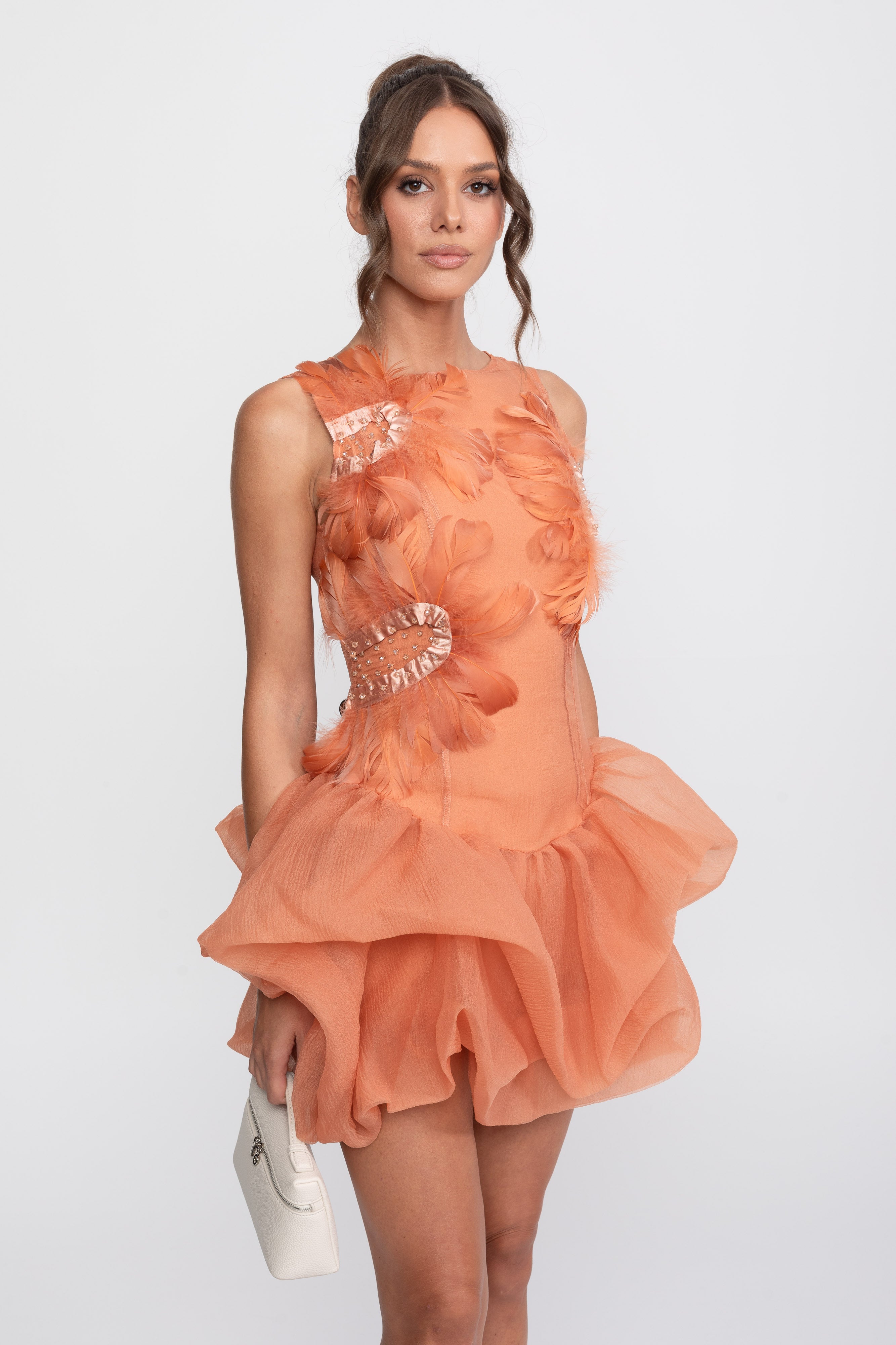 Abito mini peplum con applicazioni di piume 3D e perline di cristallo - Arancione 