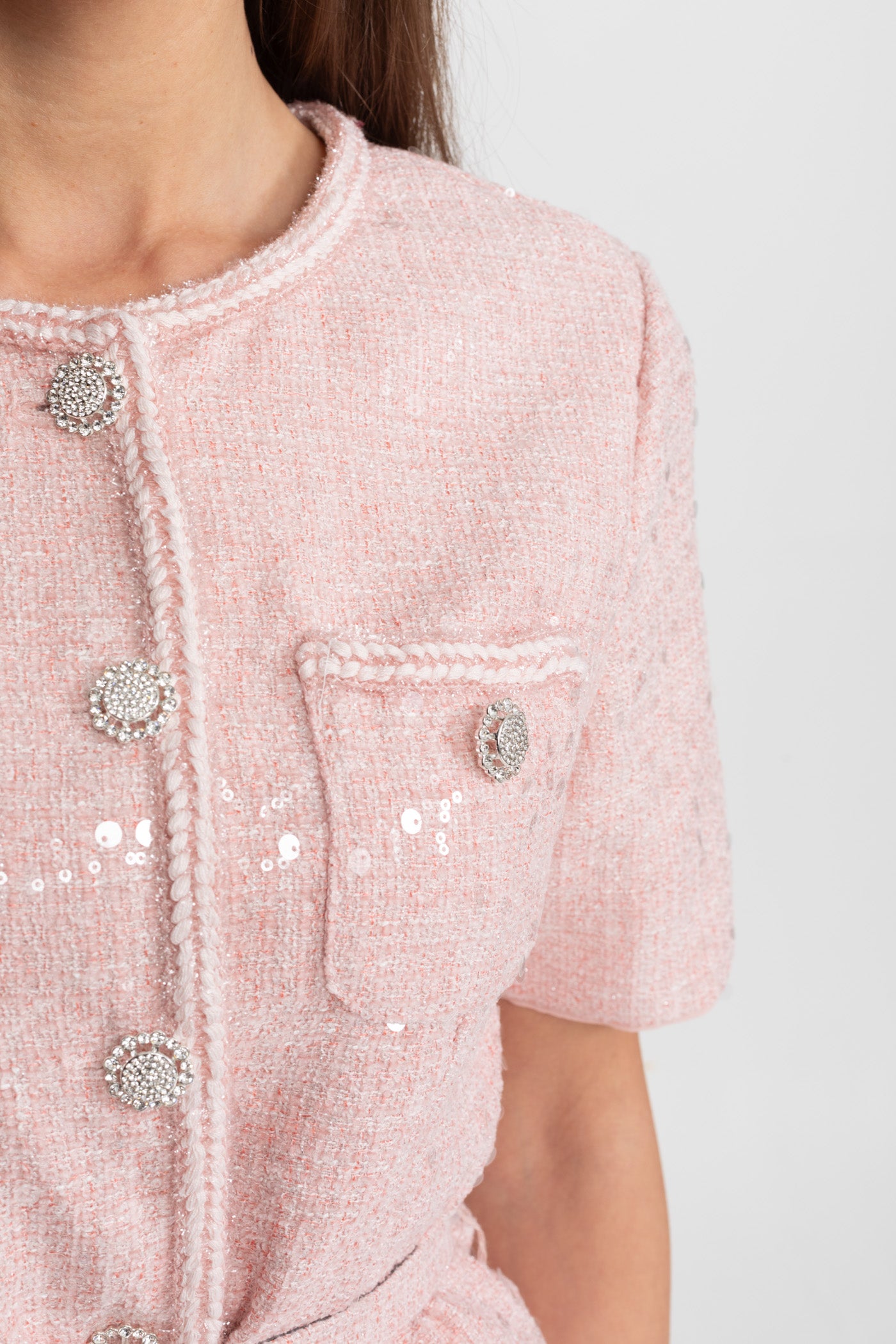 Abito midi in tweed decorato con gonna plissettata in chiffon – Rosa cipria 