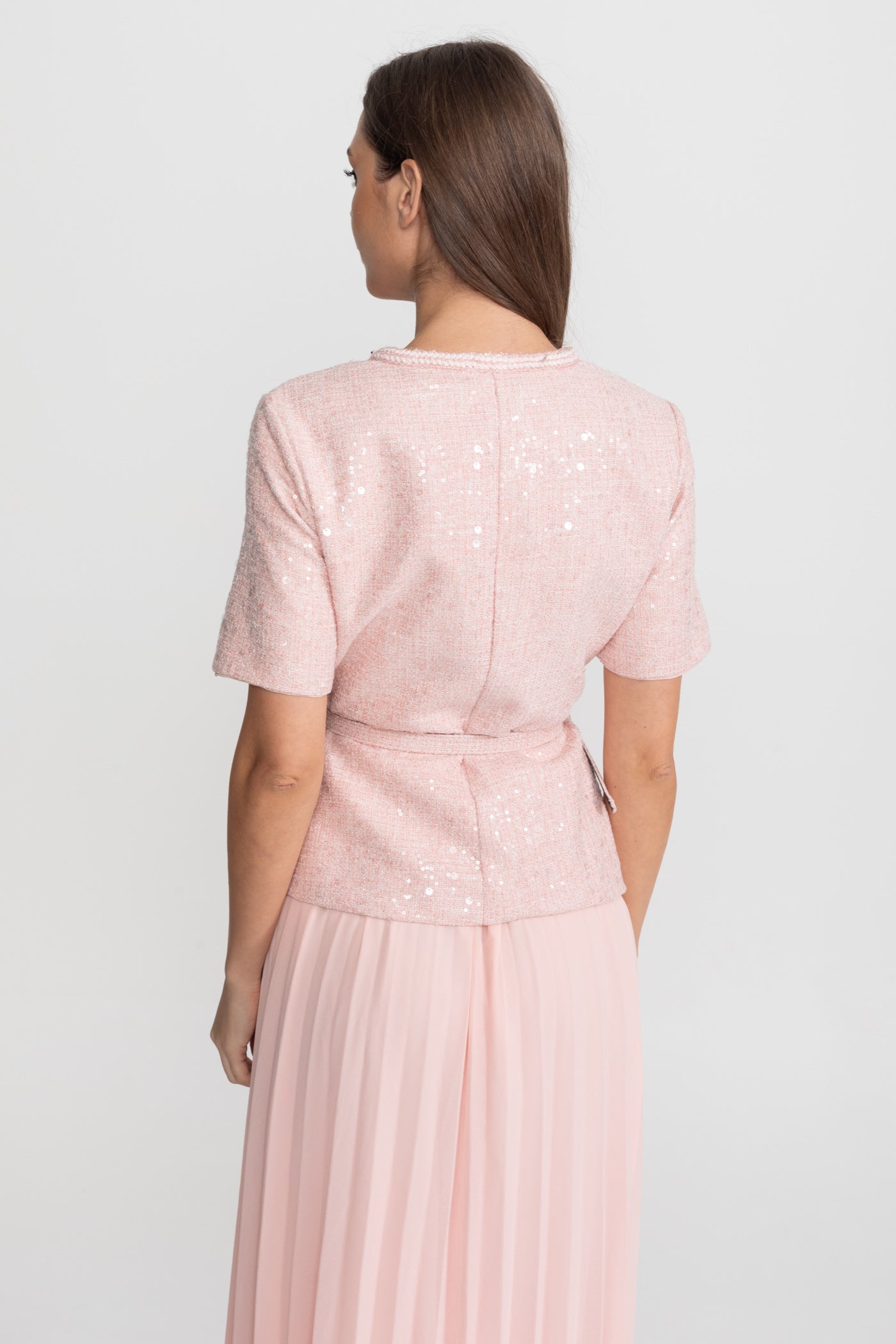 Abito midi in tweed decorato con gonna plissettata in chiffon – Rosa cipria 