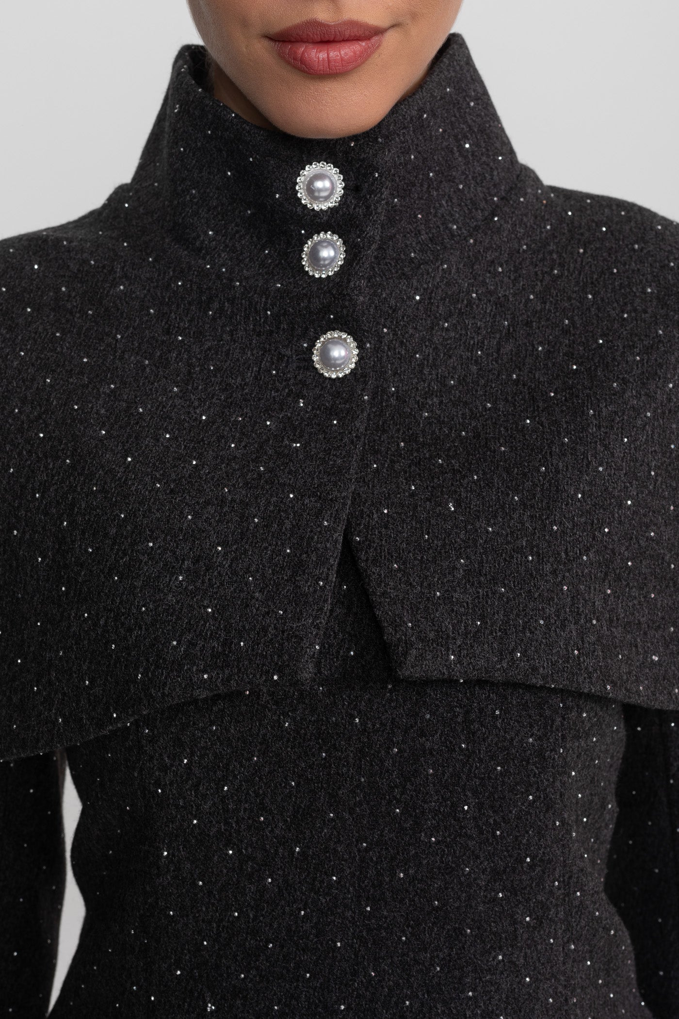 Abito Mini a Maniche Lunghe con Sovrapposizione Mantella Staccabile - Carbone 