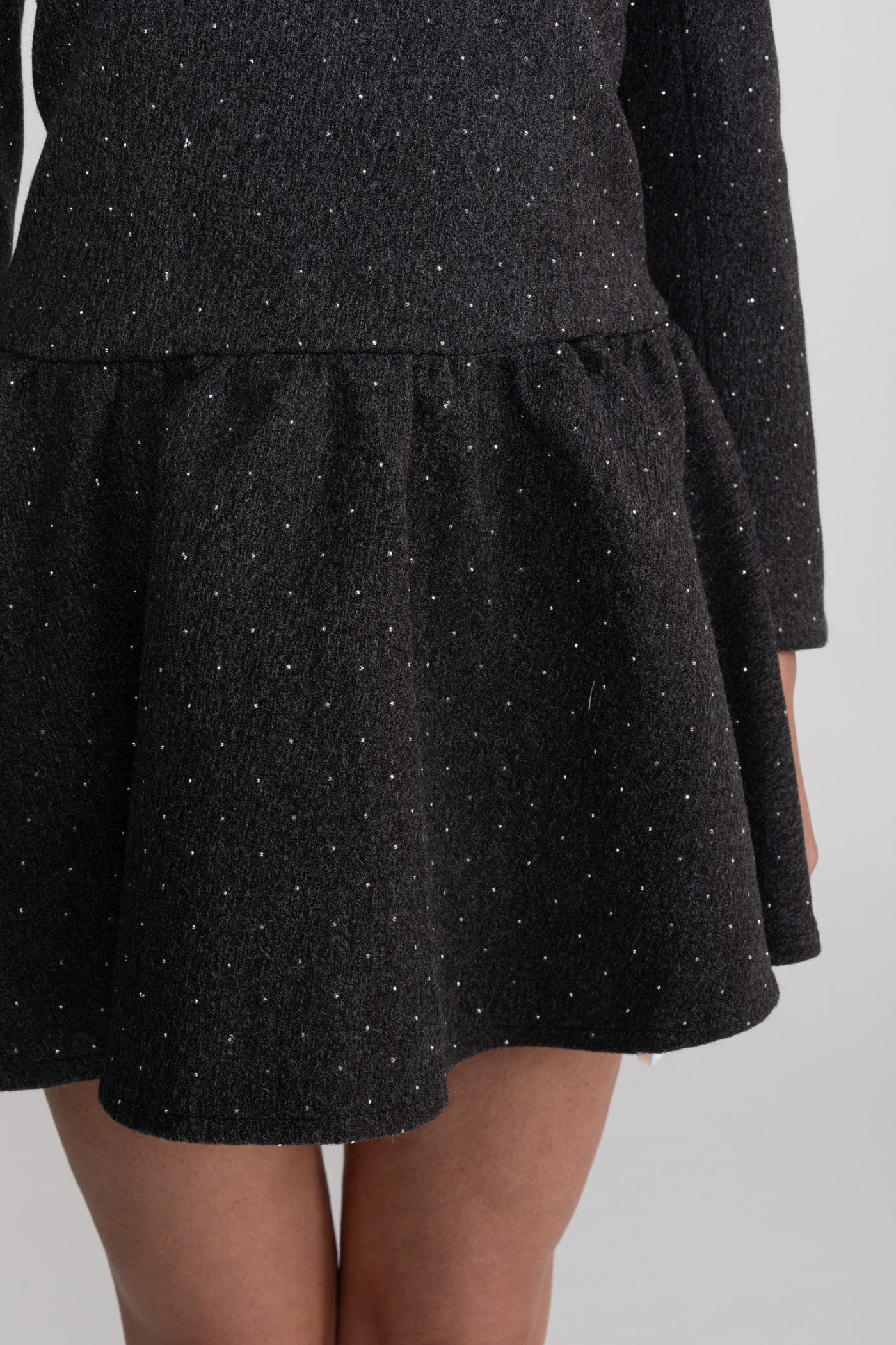 Abito Mini a Maniche Lunghe con Sovrapposizione Mantella Staccabile - Carbone 