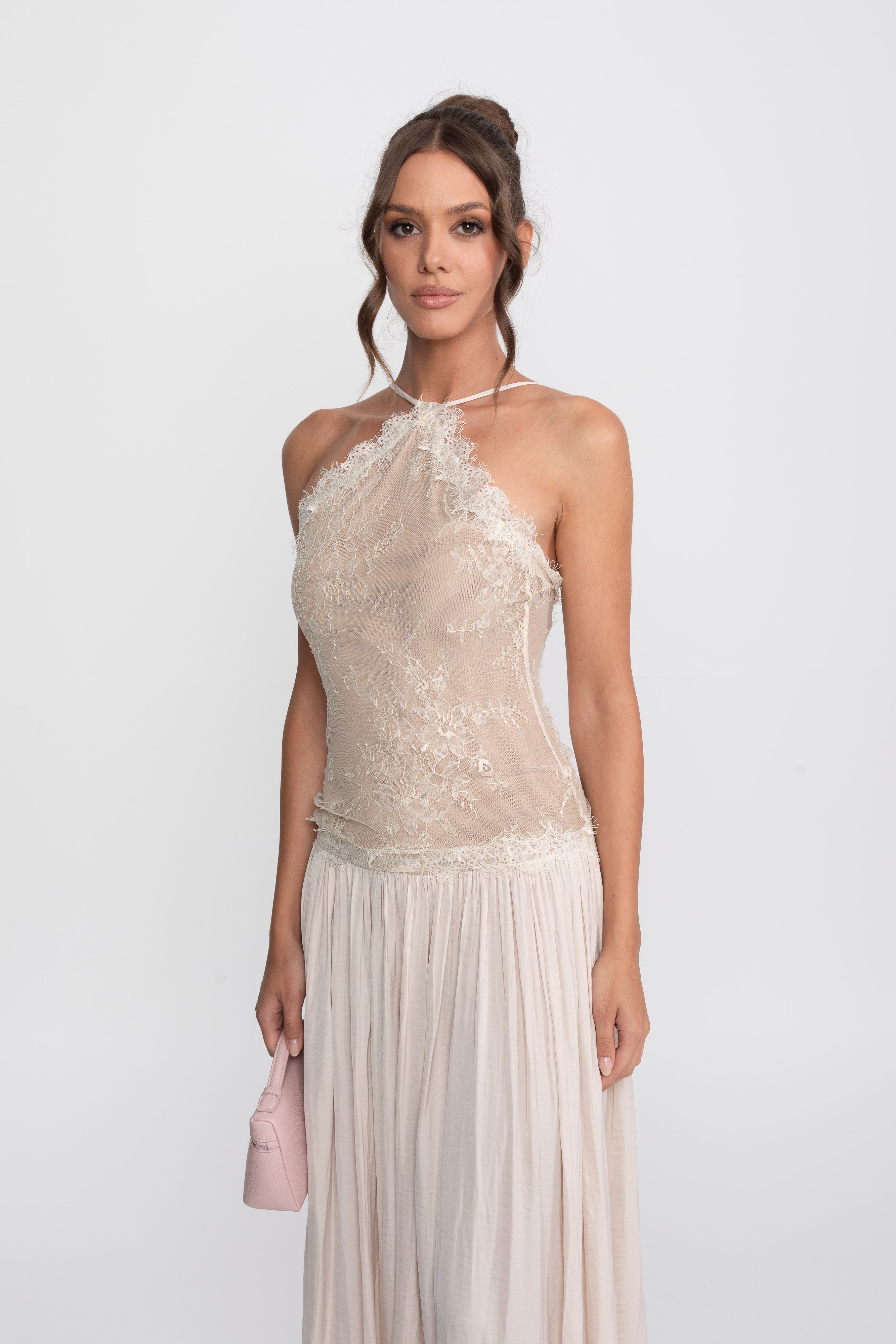 Abito maxi senza maniche con scollo halter in pizzo e gonna plissettata - Cream 