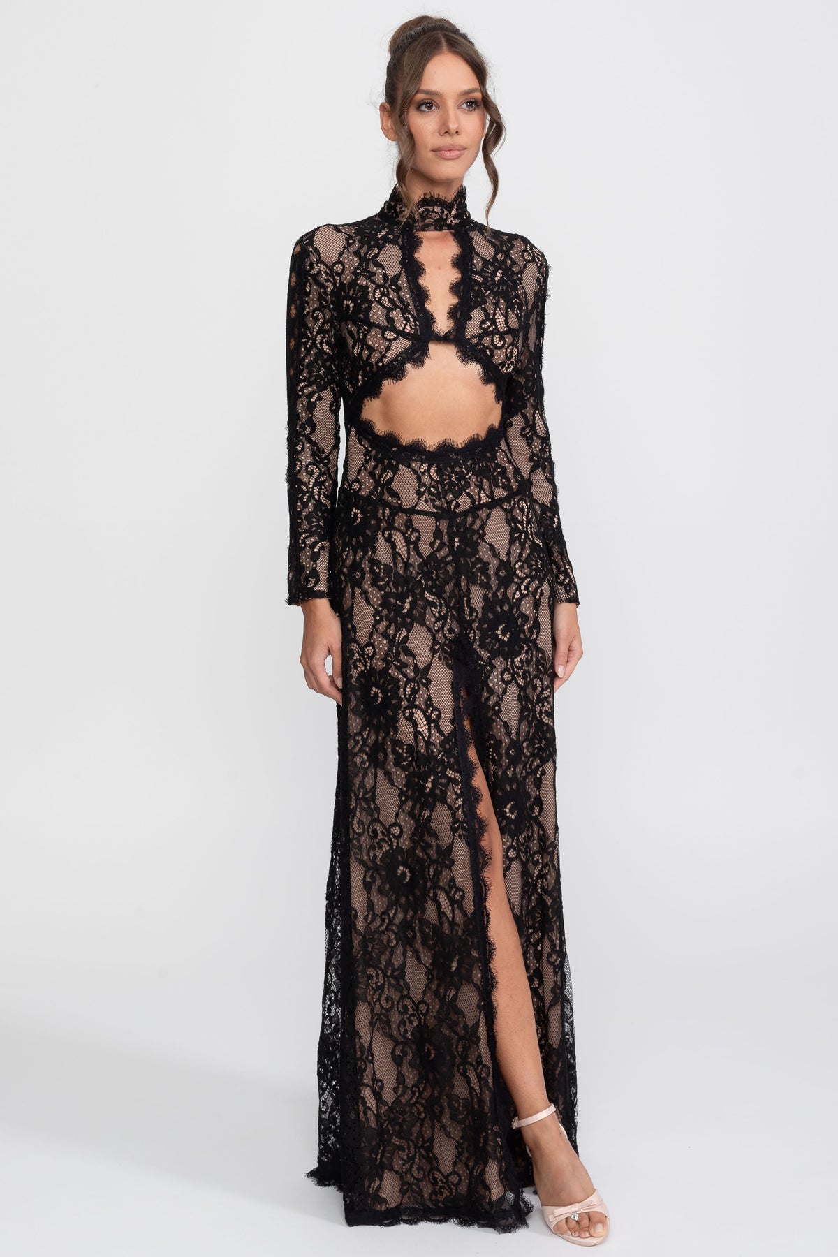 Elegante abito in pizzo con collo alto, cut-out frontale e spacco - Nero 