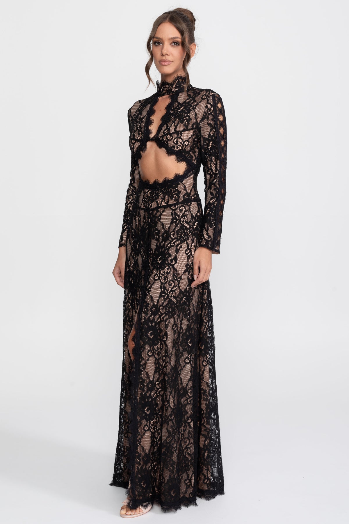 Elegante abito in pizzo con collo alto, cut-out frontale e spacco - Nero 