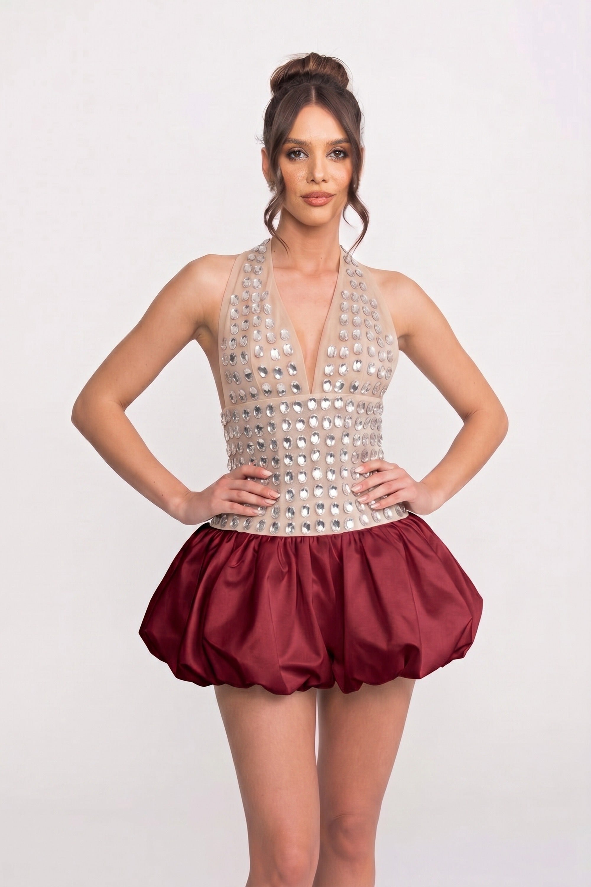 Abito Mini Halter con Gonna a Palloncino e Decorazioni in Cristalli - Rosso 
