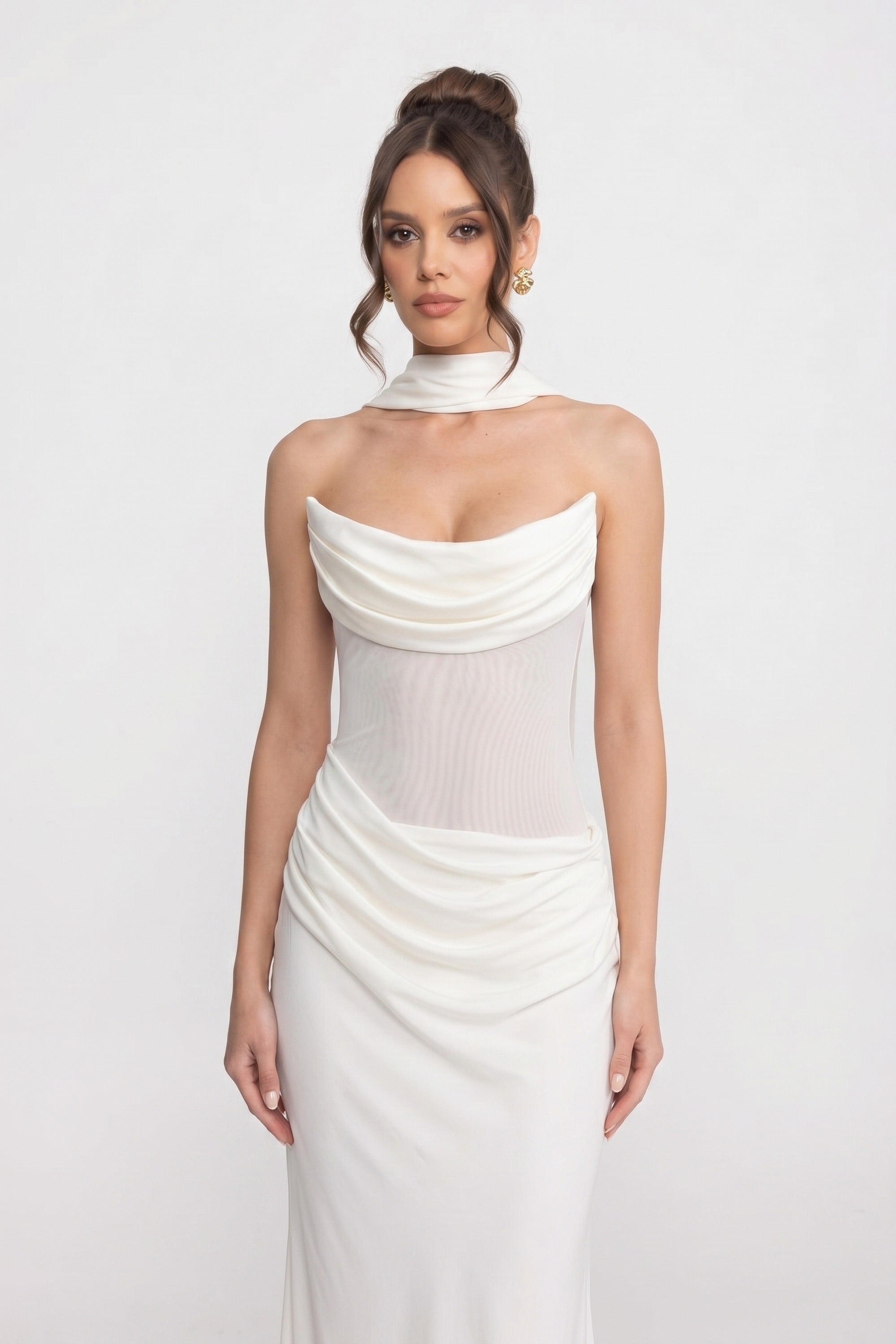 Abito lungo drappeggiato senza spalline con scollo a cascata e foulard trasparente - Bianco 