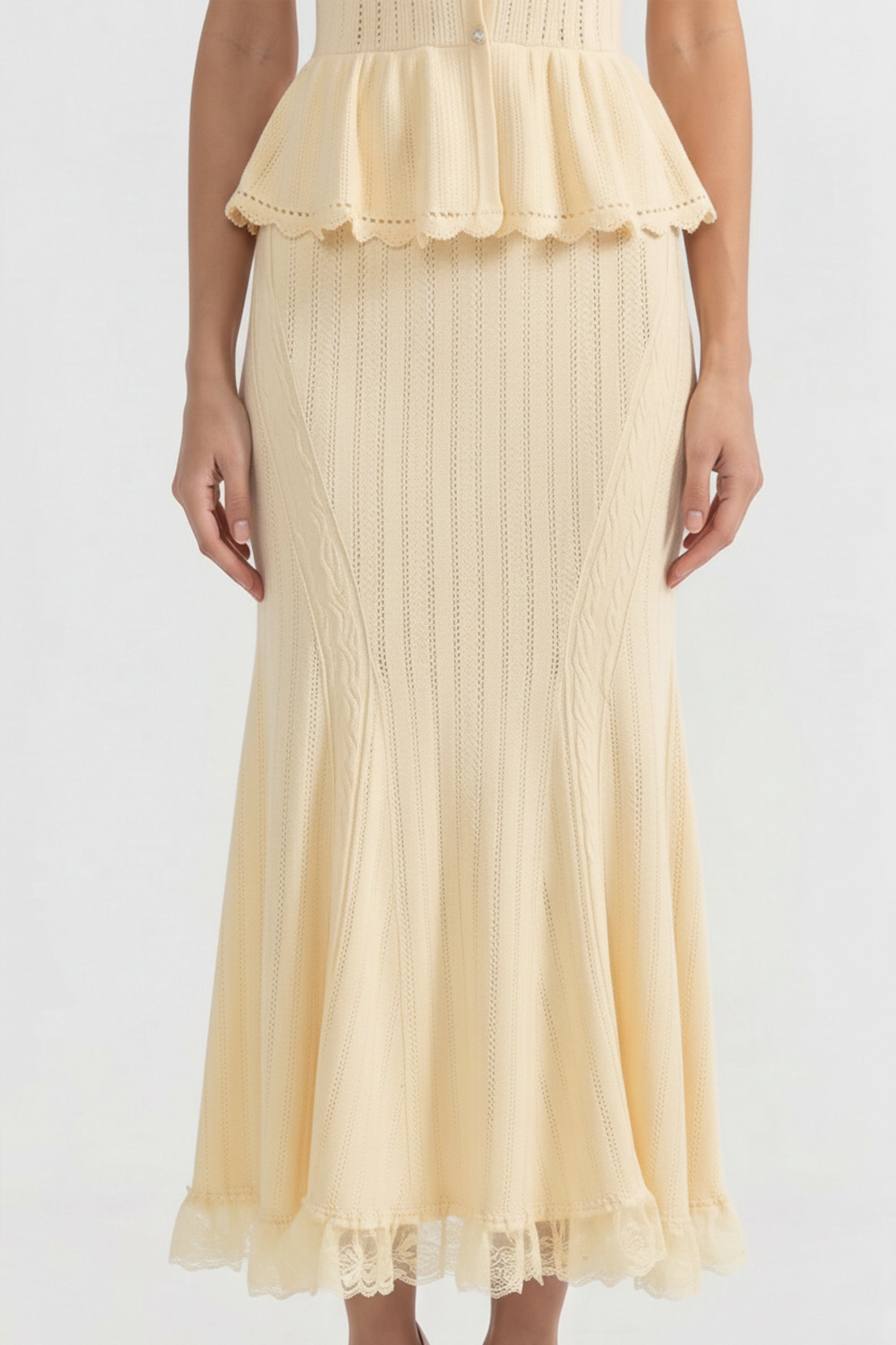 Abito Maxi in Maglia con Colletto Peter Pan e Peplum con Orlo in Pizzo - Giallo 
