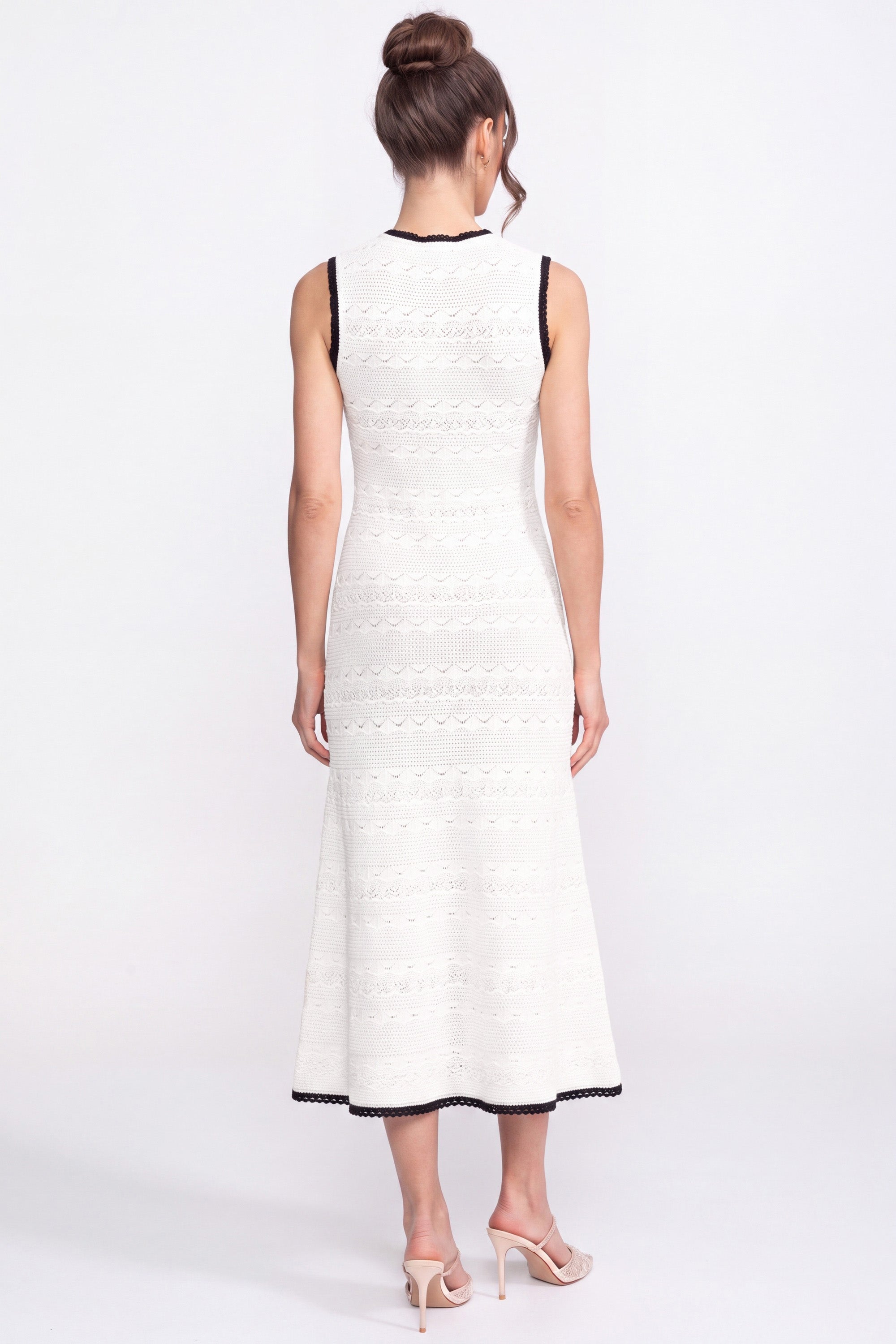 Abito Midi in Maglia Crochet con Rifiniture Nere e Fiocco - Bianco 