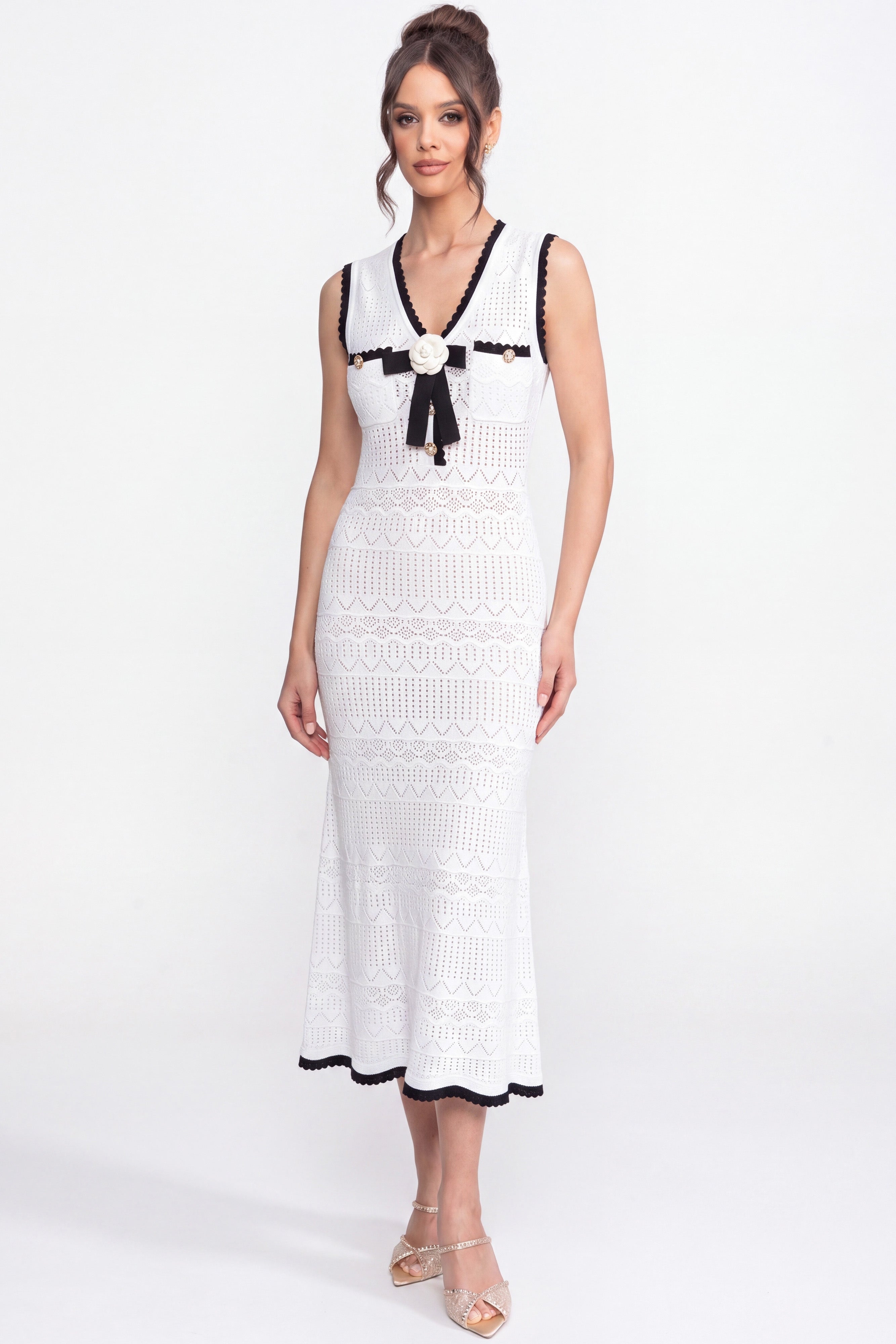 Abito Midi in Maglia Crochet con Rifiniture Nere e Fiocco - Bianco 