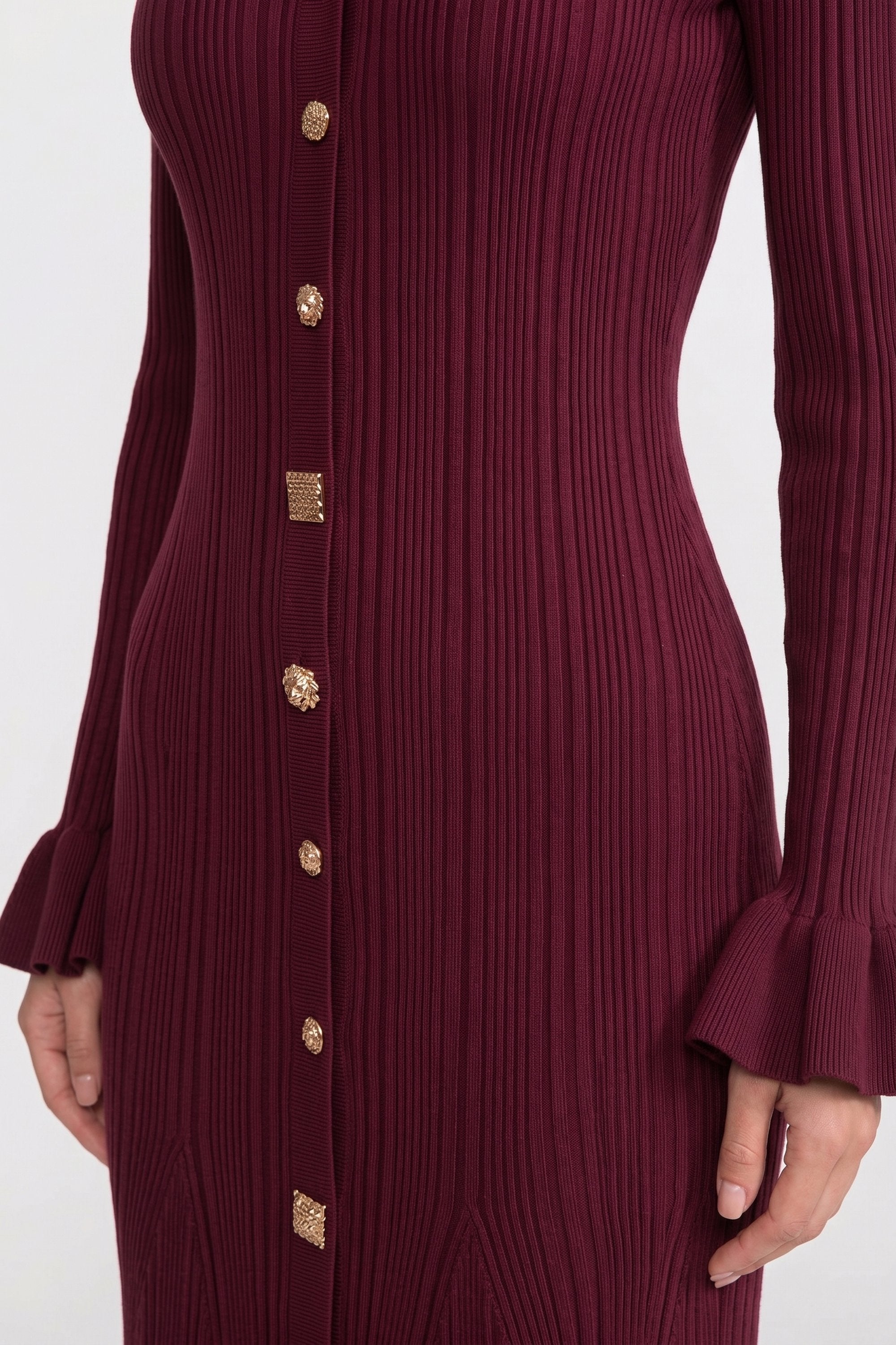 Abito maxi in maglia a costine con scollo a V, bottoni frontali e polsini con volant - Burgundy 